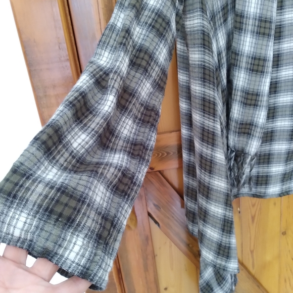 Asymmetrical Cardigan with Fringes - Picture 6 of 8